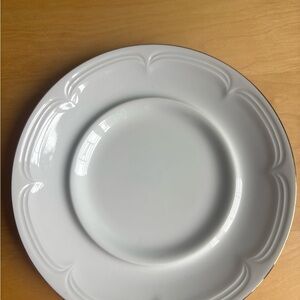 Classic White Ceramic Dinner Plate with Sculpted Rim